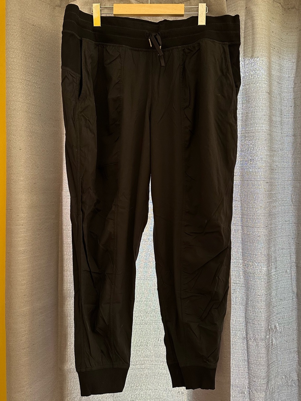 Ladies Lululemon mid-rise dance studio Jogger Pants with Drawstring Waist